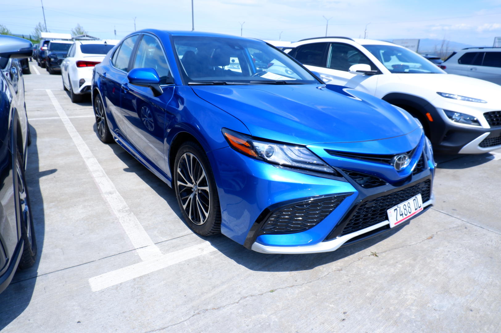 Toyota Camry 2019 — photo 2