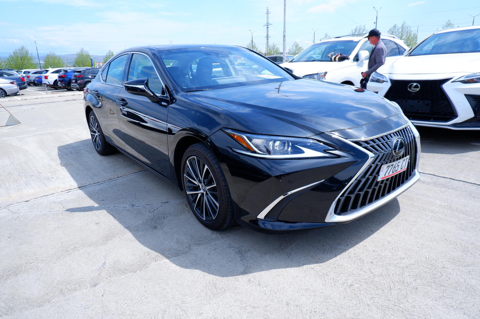 Lexus ES 300 2023 — photo 2