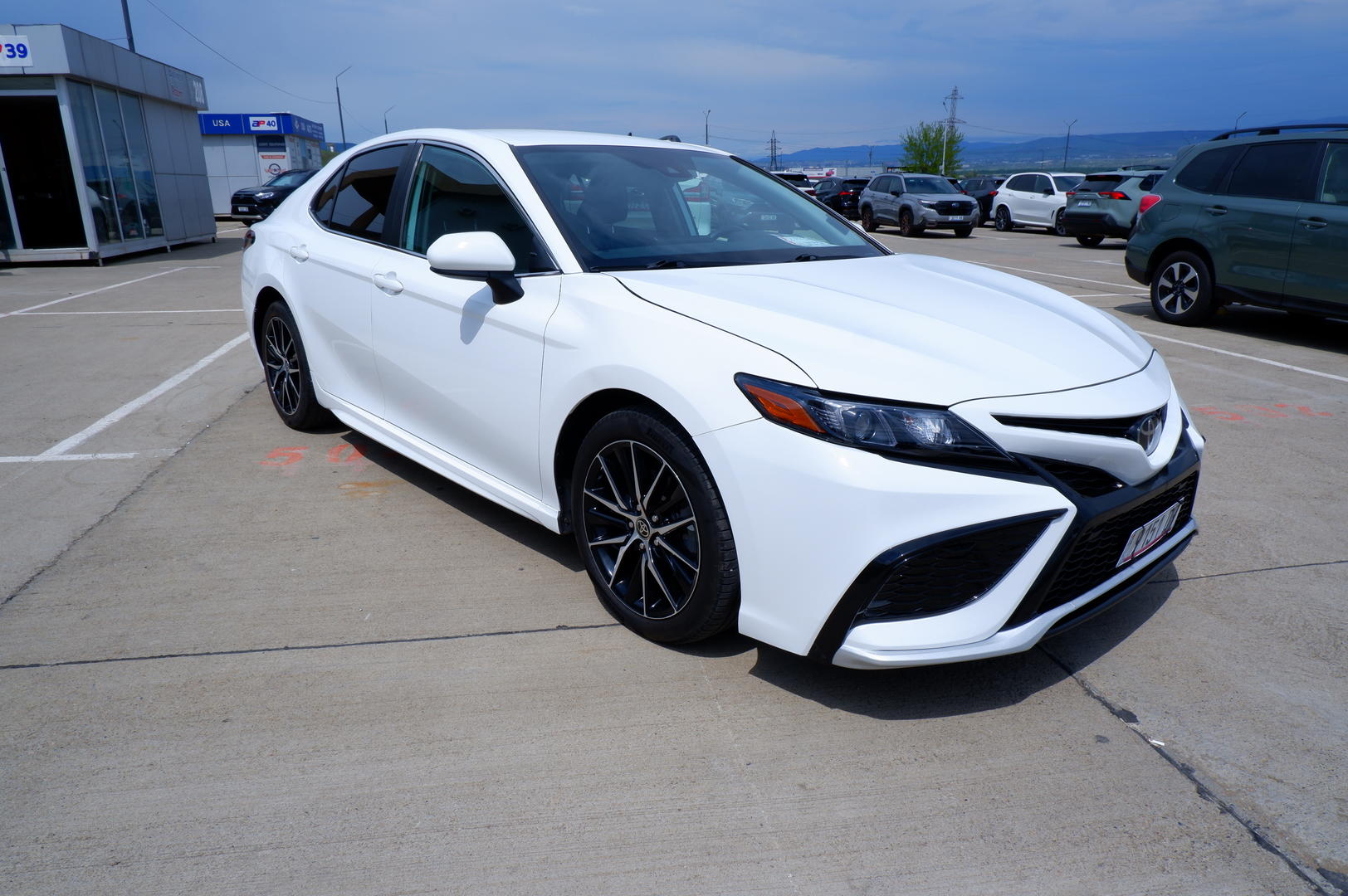Toyota Camry 2021 — photo 2