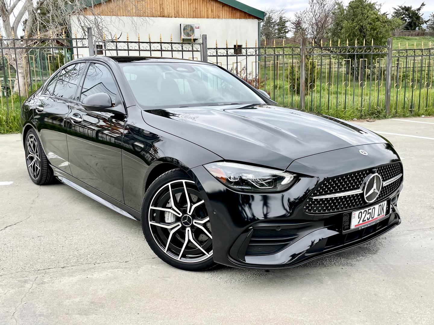 Mercedes-Benz C 300 2024 — photo 2