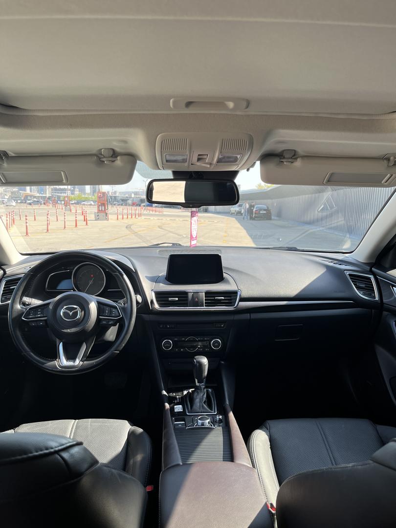 Mazda Mazda3 2018 — photo 2