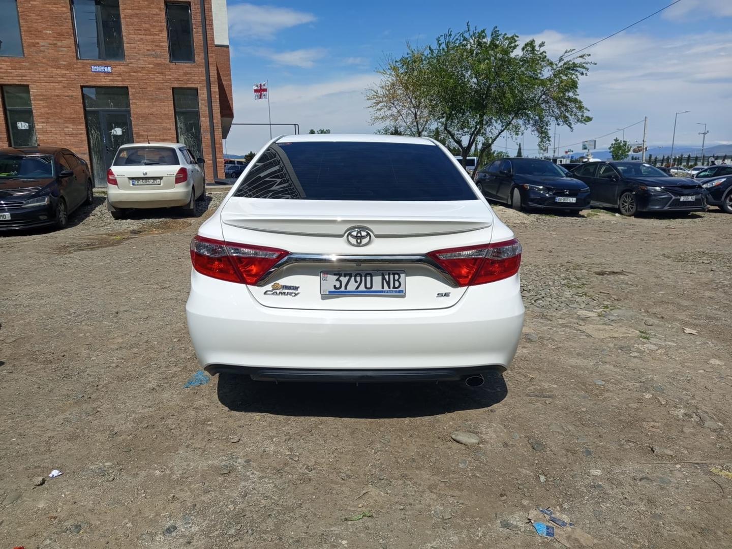 Toyota Camry 2017 — photo 2