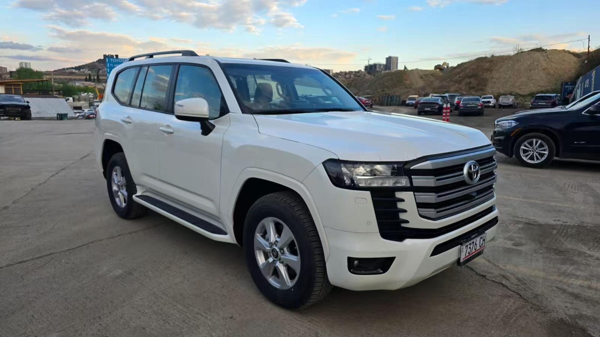 Toyota Land Cruiser 300 2023 — photo 2
