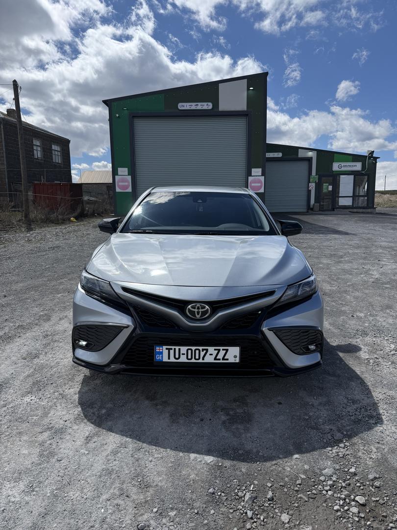 Toyota Camry 2019 — photo 2