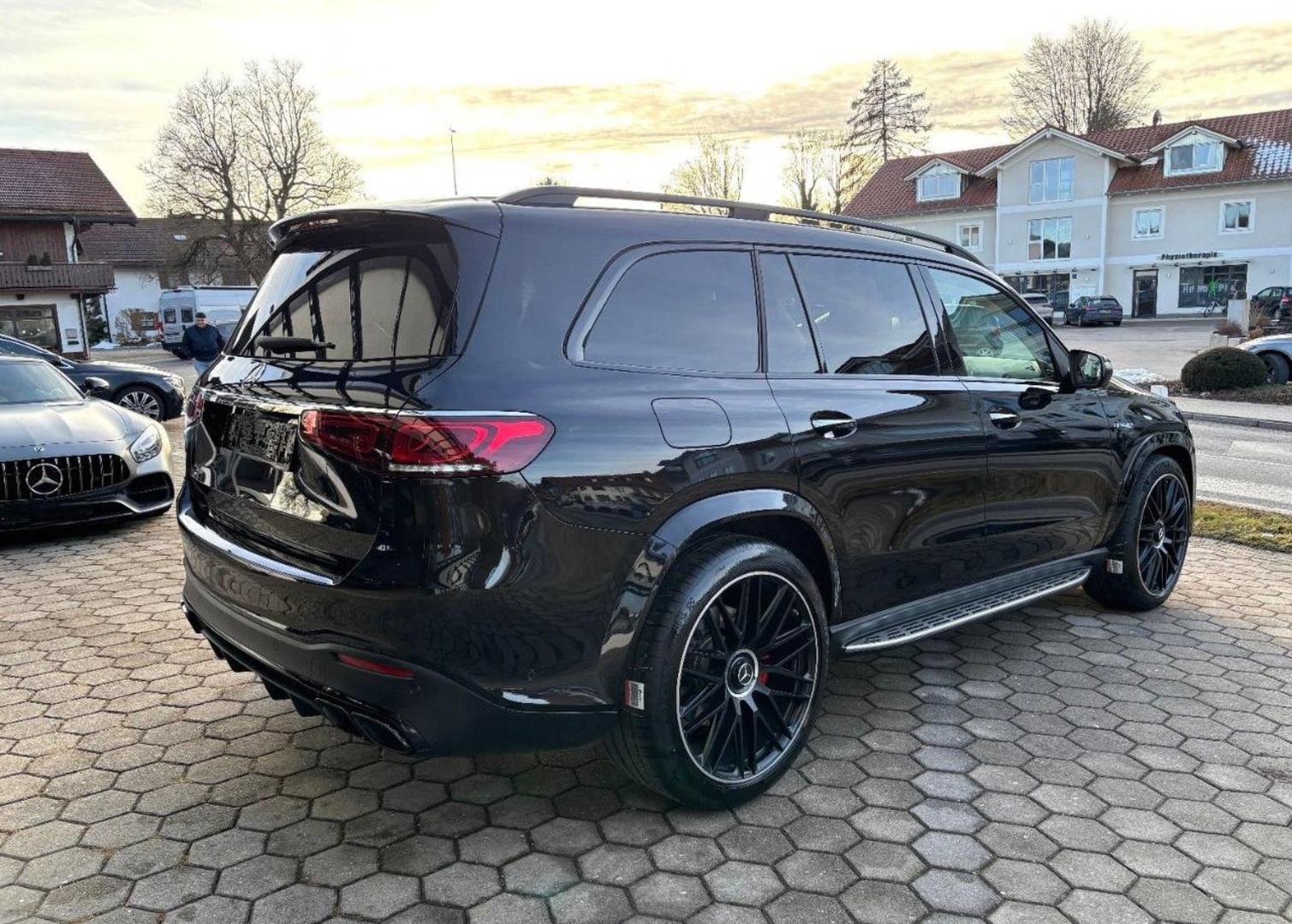 Mercedes-Benz GLS 63 2024 — photo 2