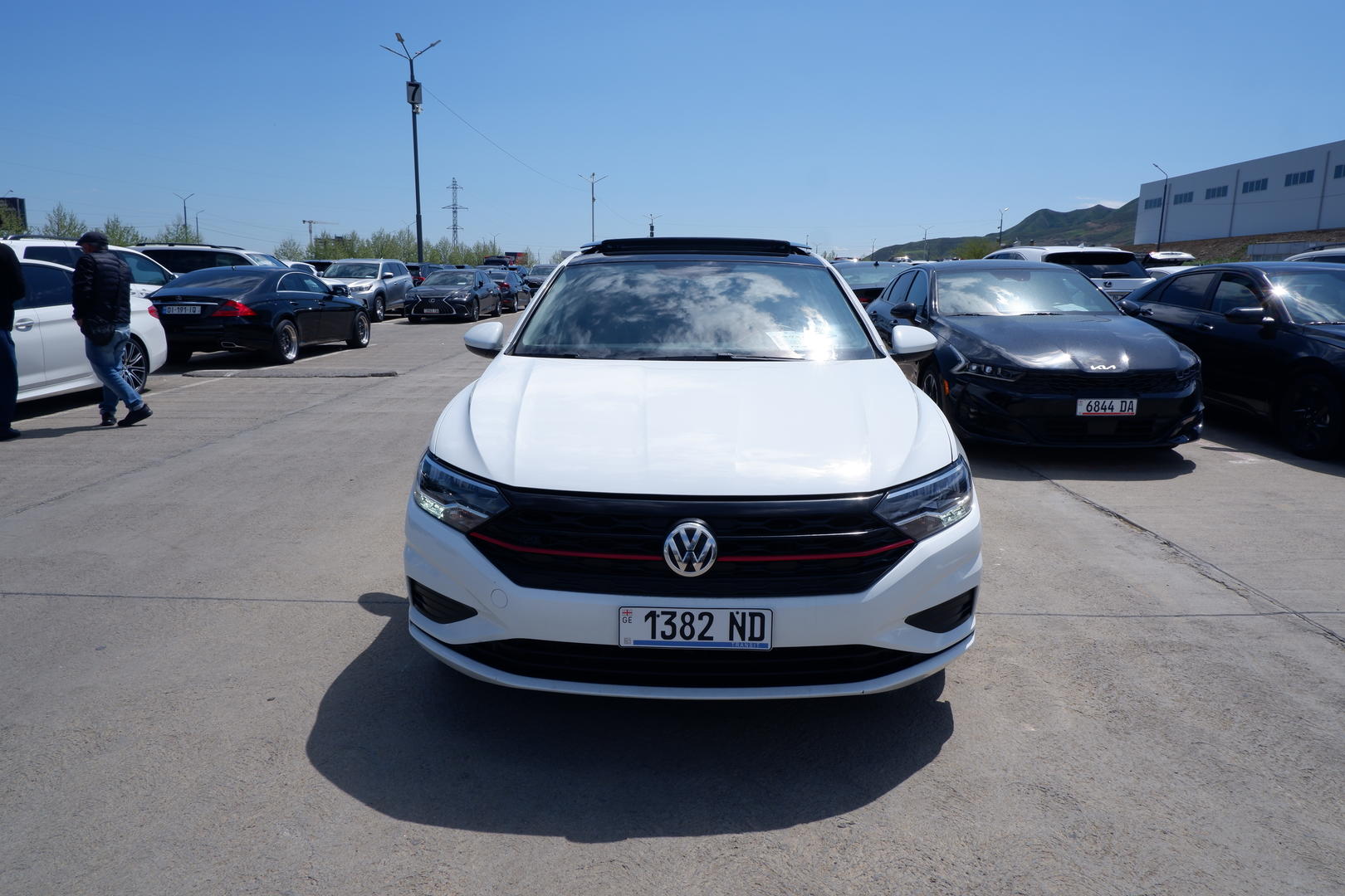 Volkswagen Jetta 2021 — photo 2