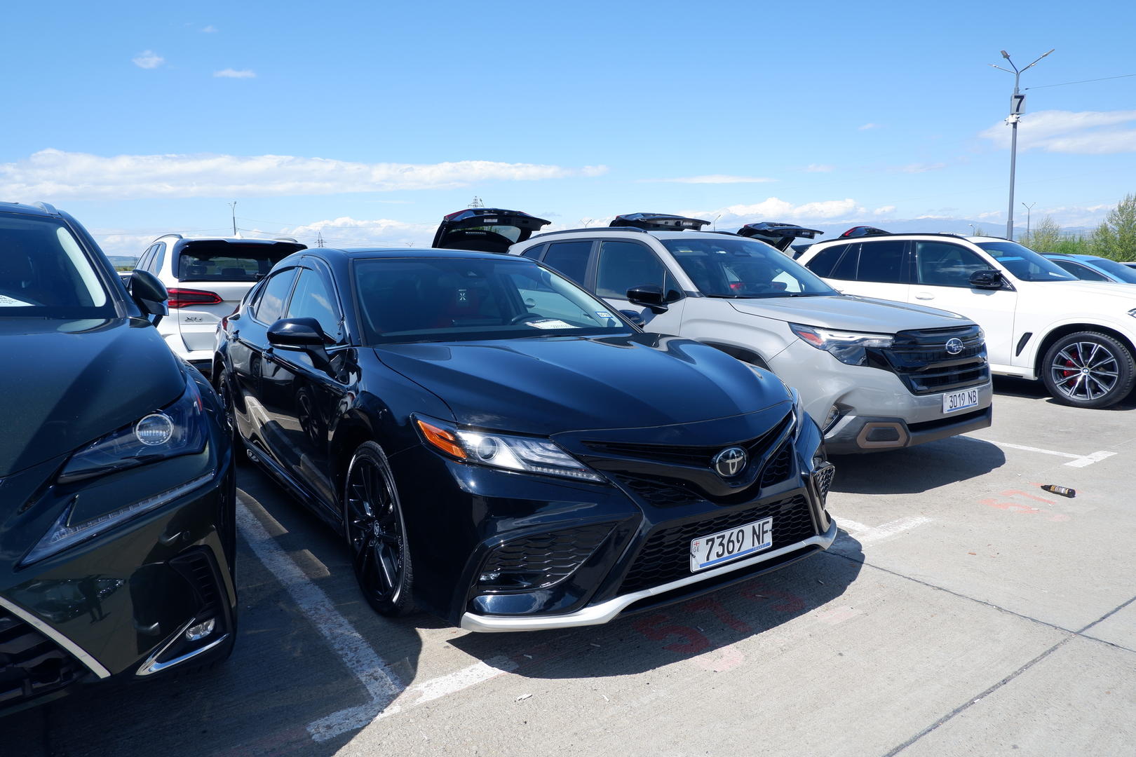 Toyota Camry 2022 — photo 2