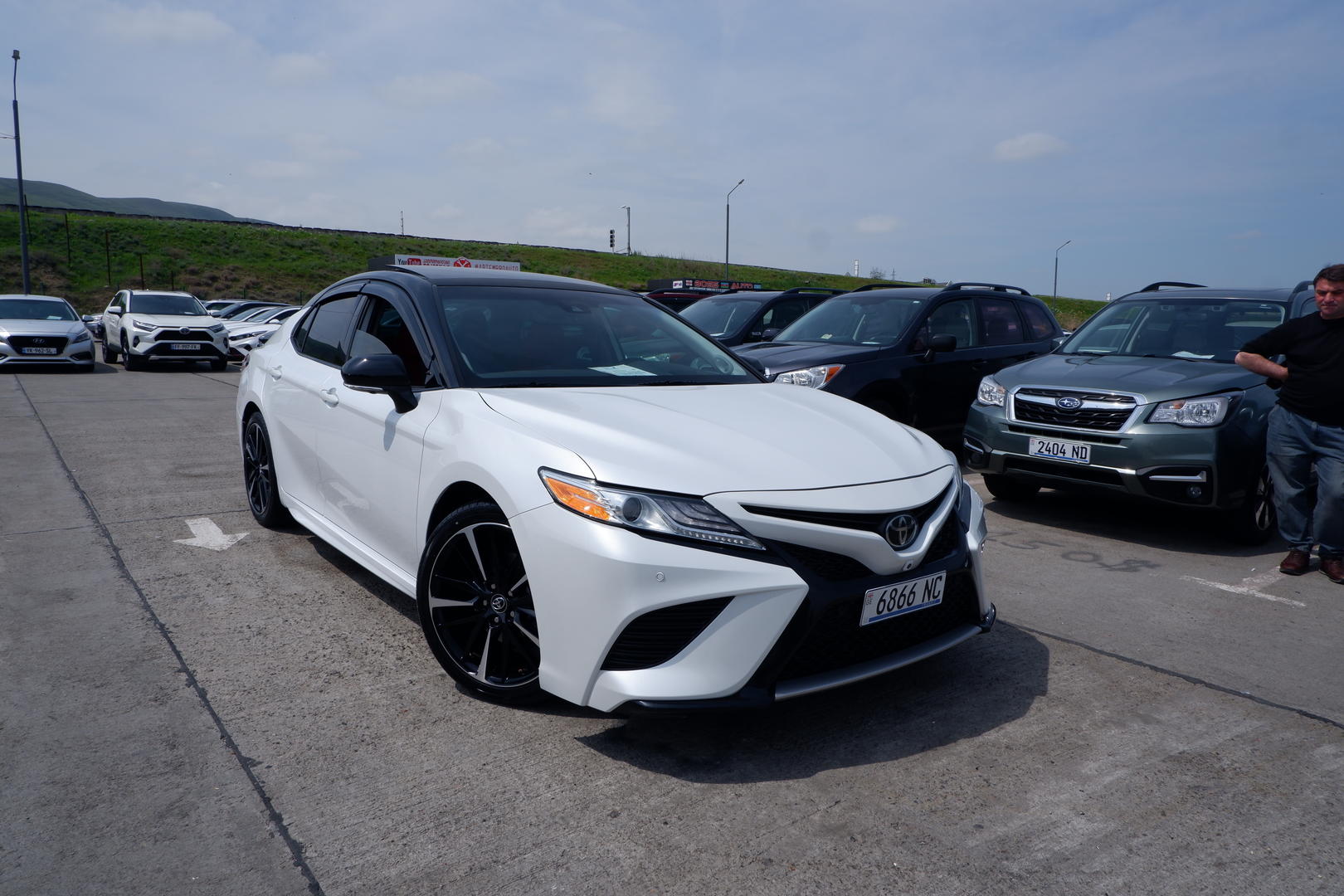 Toyota Camry 2020 — photo 2