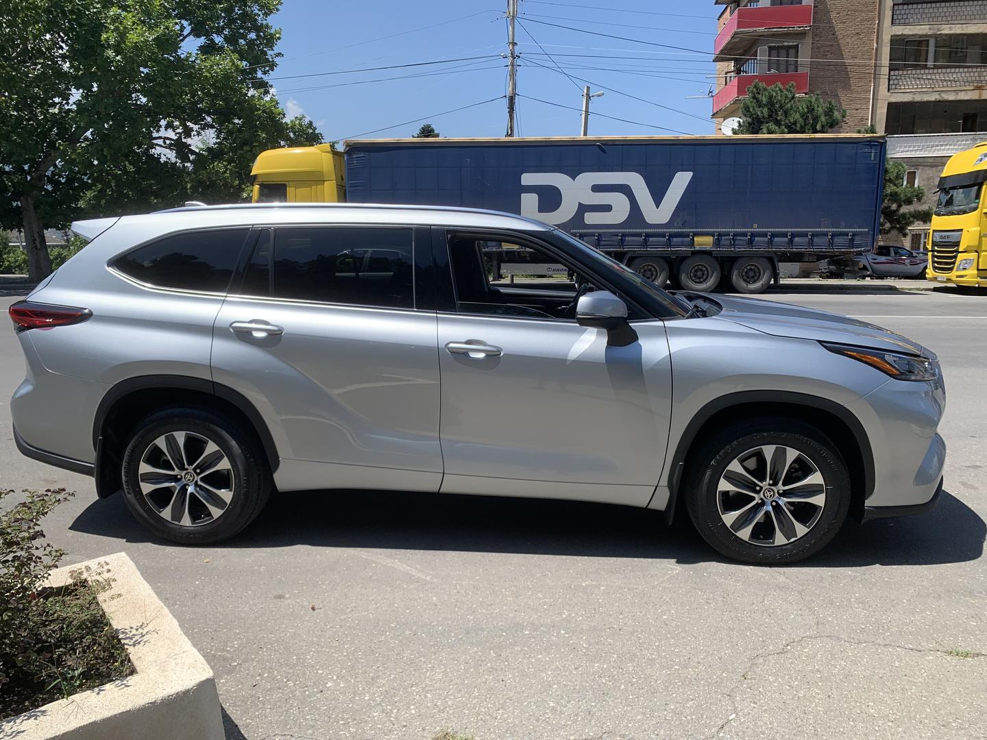 Toyota Highlander 2020 — photo 2