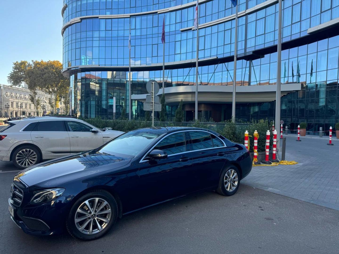 Mercedes-Benz E 220 2020 — photo 2
