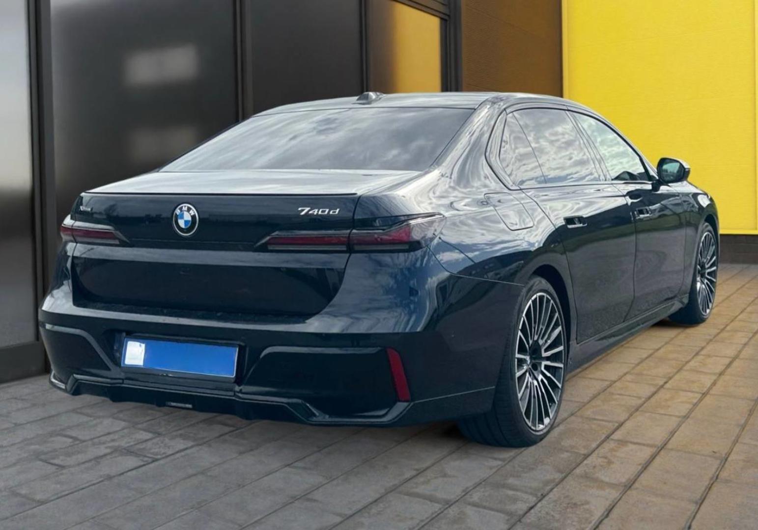 BMW 740 2025 — photo 2