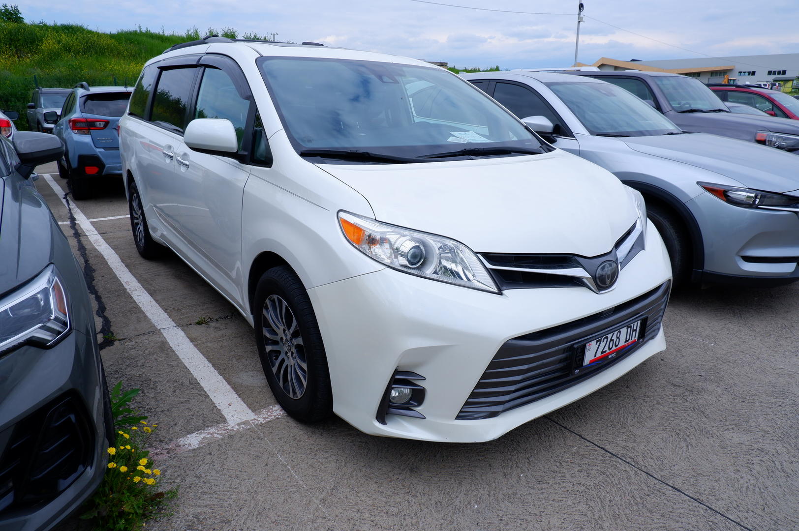 Toyota Sienna 2019 — photo 2