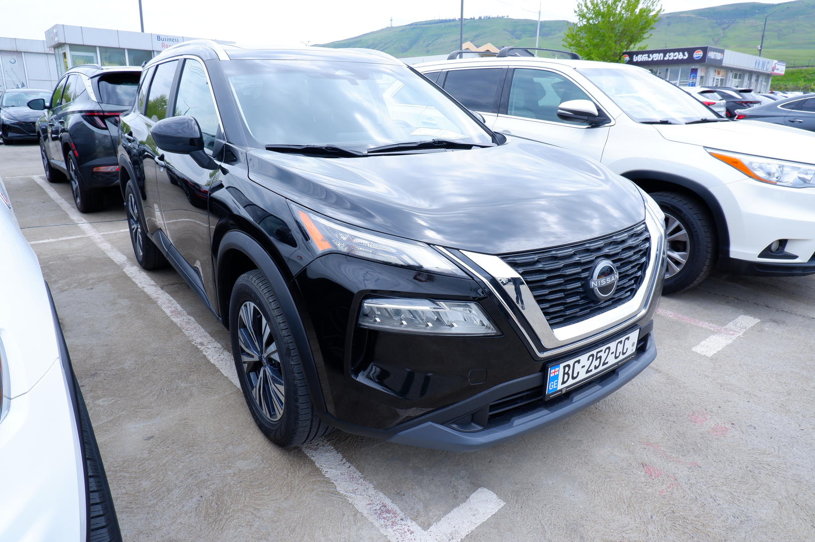 Nissan Rogue 2023 — photo 2