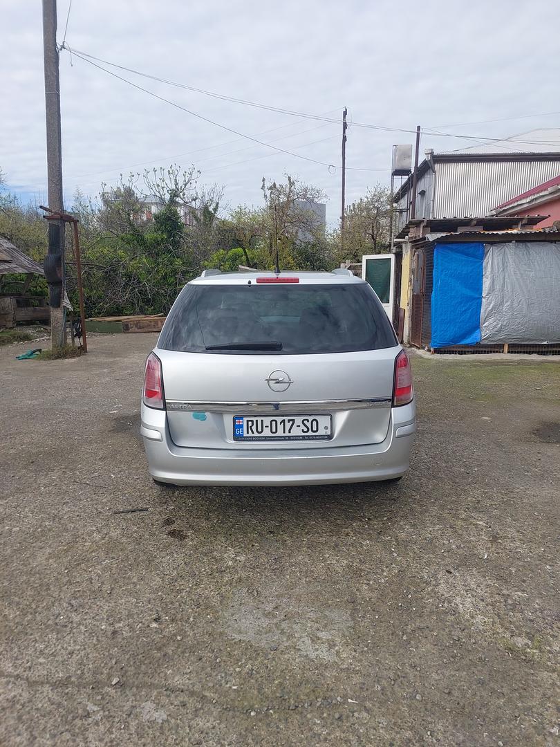 Opel Astra 2008 — photo 2