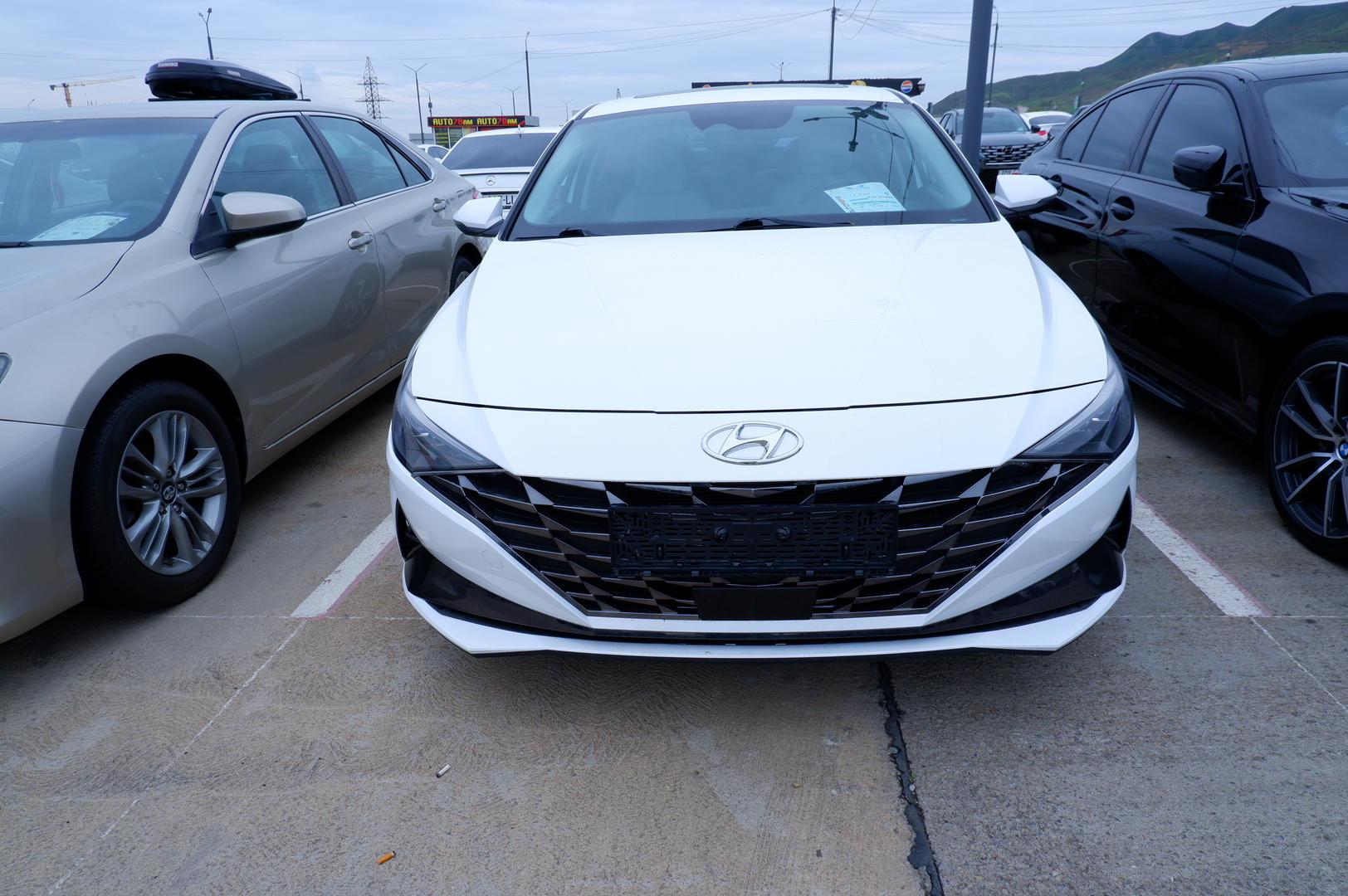 Hyundai Elantra 2022 — photo 2