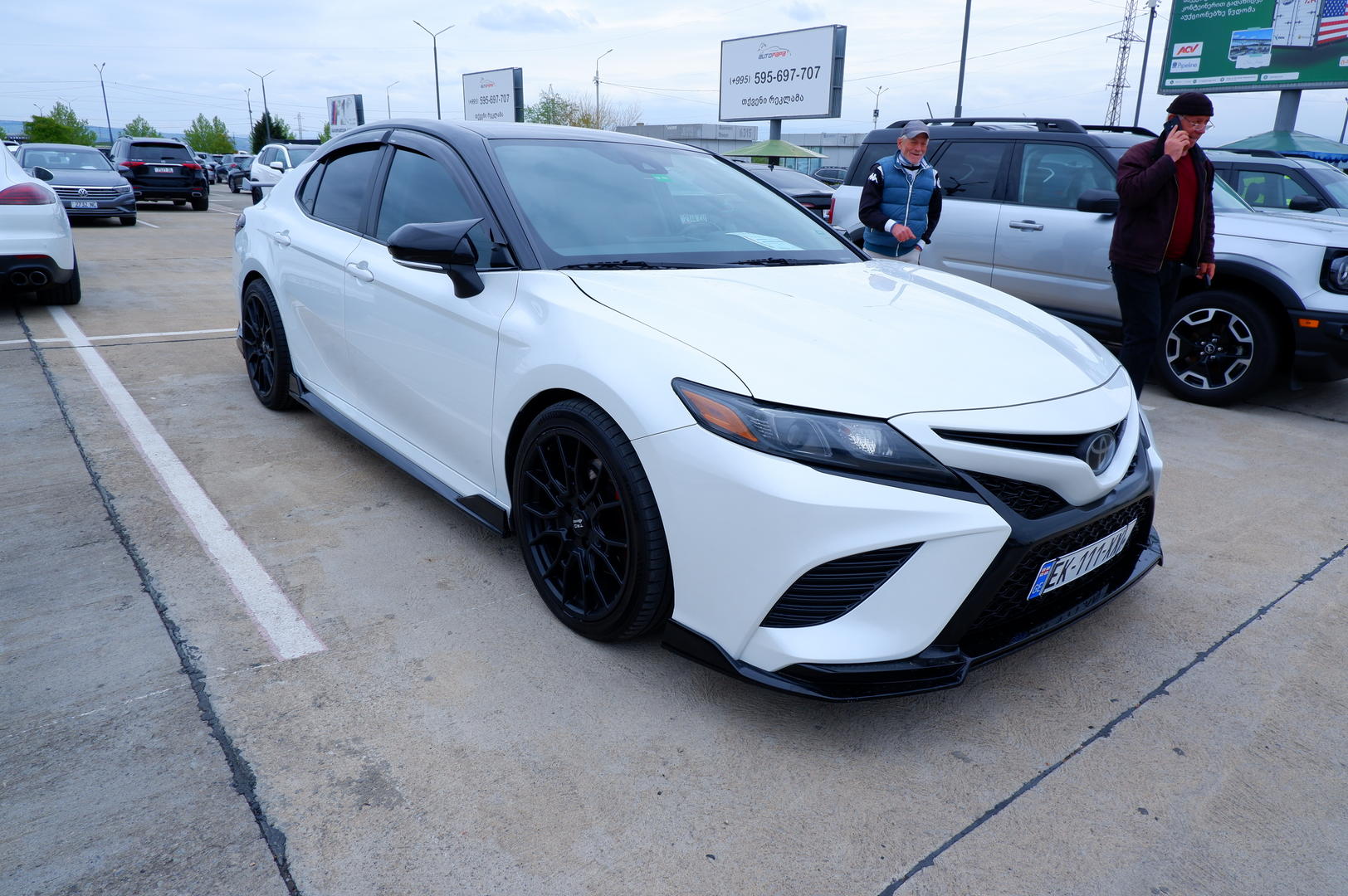 Toyota Camry 2021 — photo 2
