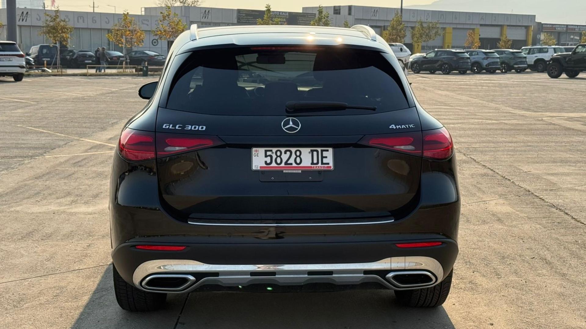 Mercedes-Benz GLC 300 2023 — photo 2