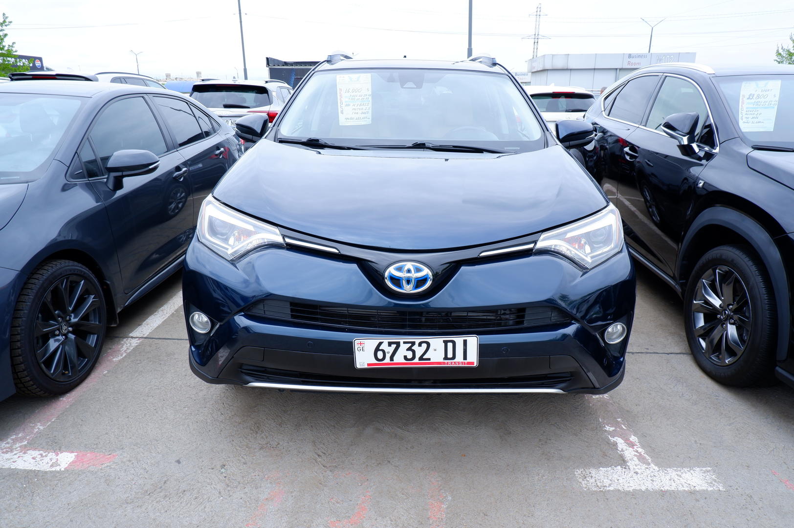 Toyota RAV4 2017 — photo 2