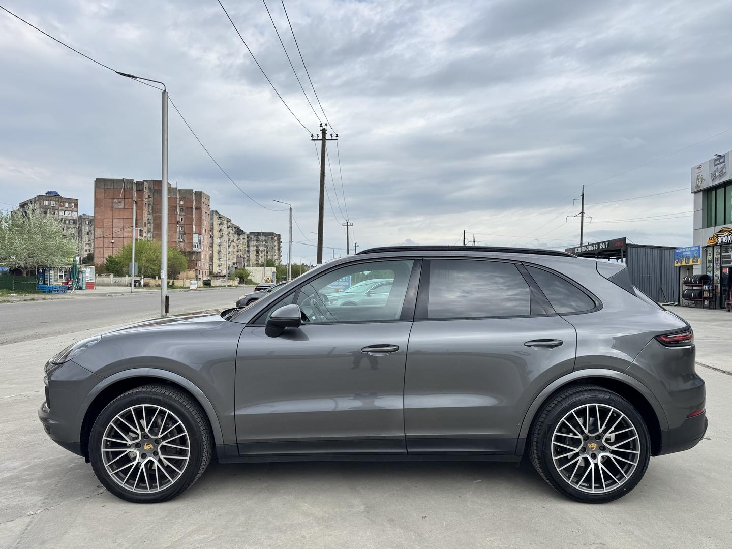 Porsche Cayenne 2020 — photo 2