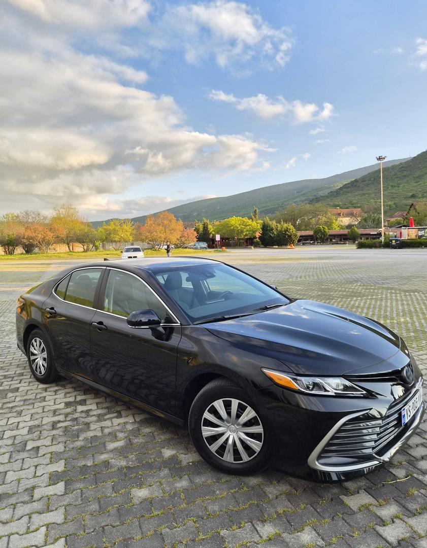 Toyota Camry 2023 — photo 2