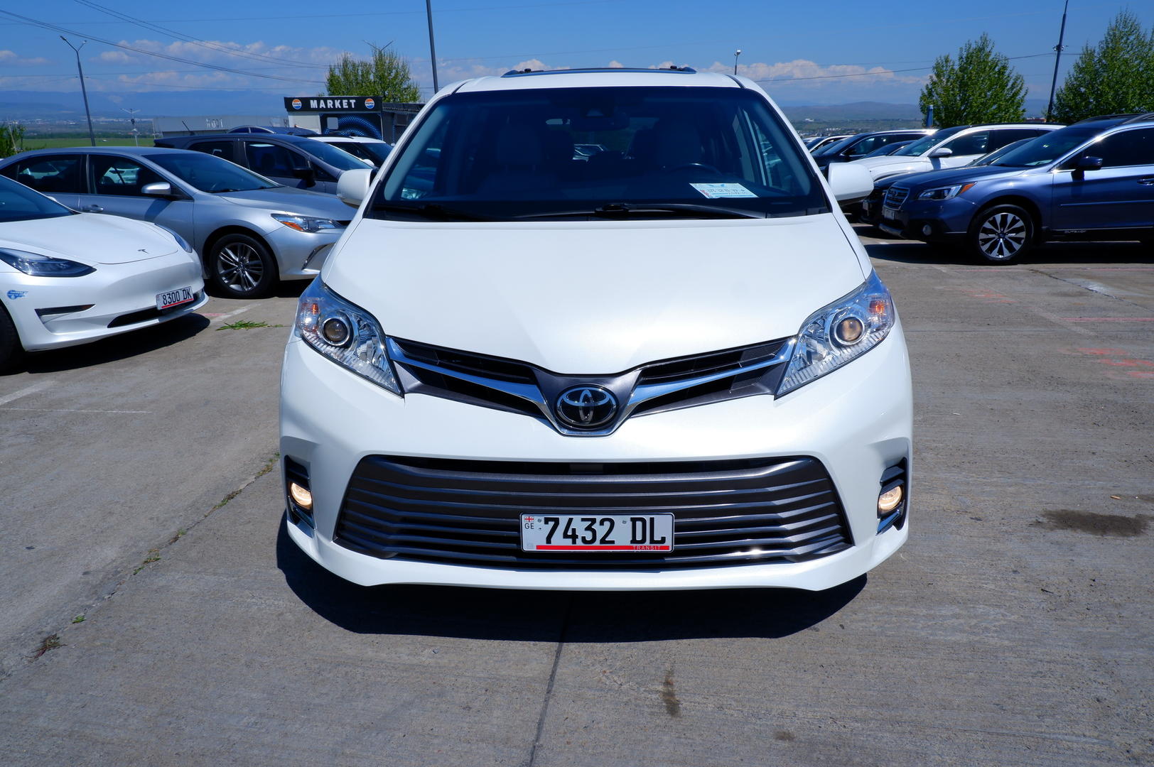 Toyota Sienna 2018 — photo 2