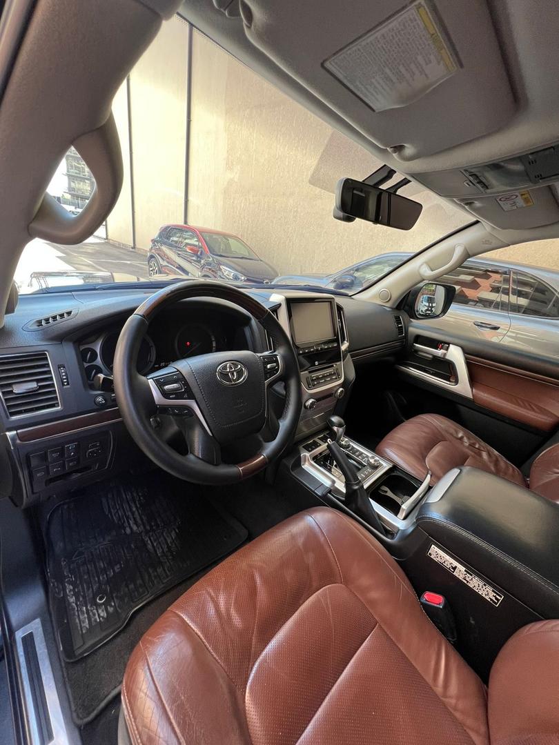 Toyota Land Cruiser 200 2018 — photo 2