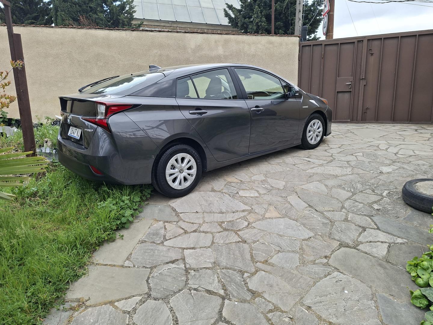 Toyota Prius 2019 — photo 2