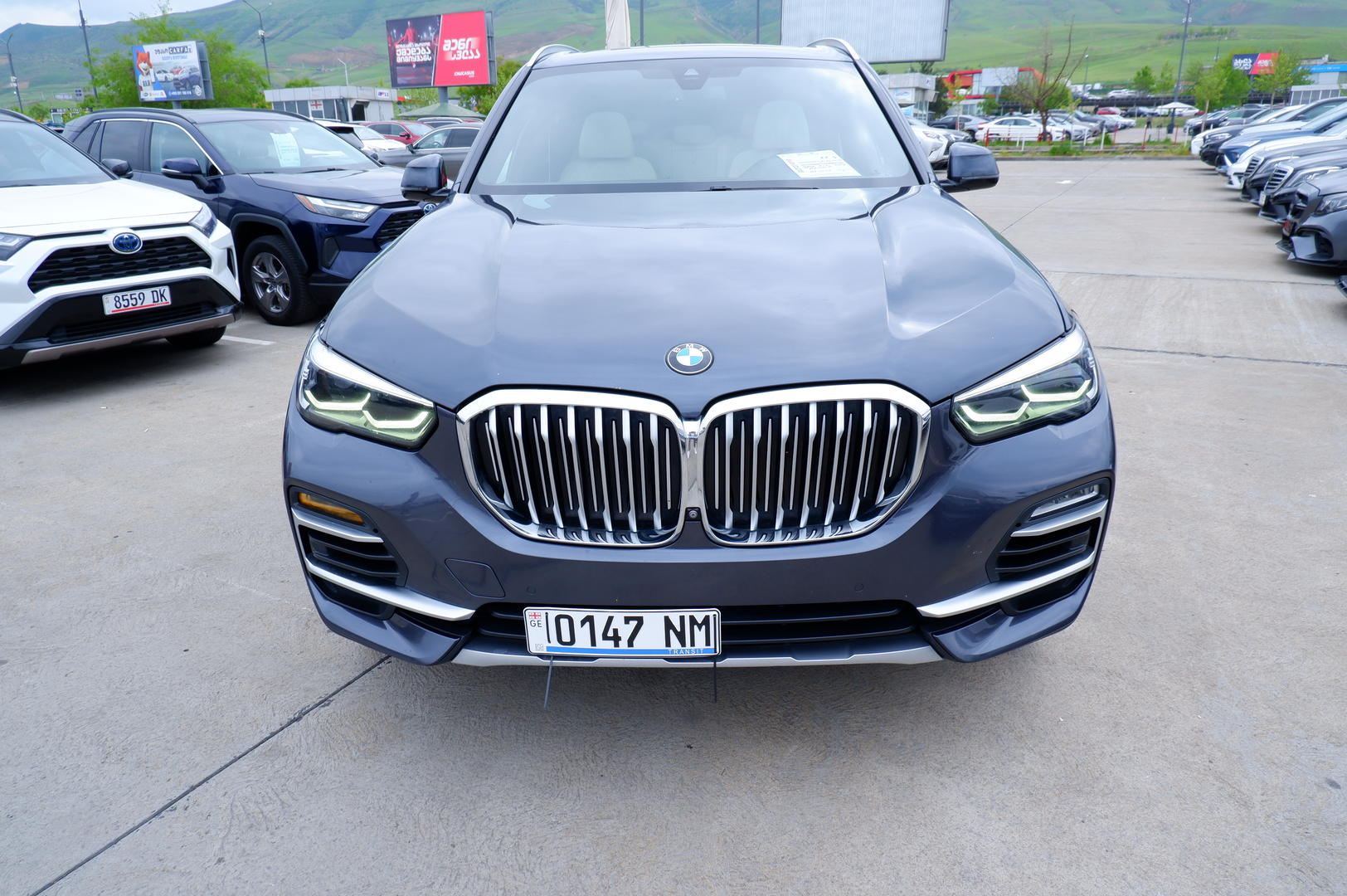 BMW X5 2018 — photo 2