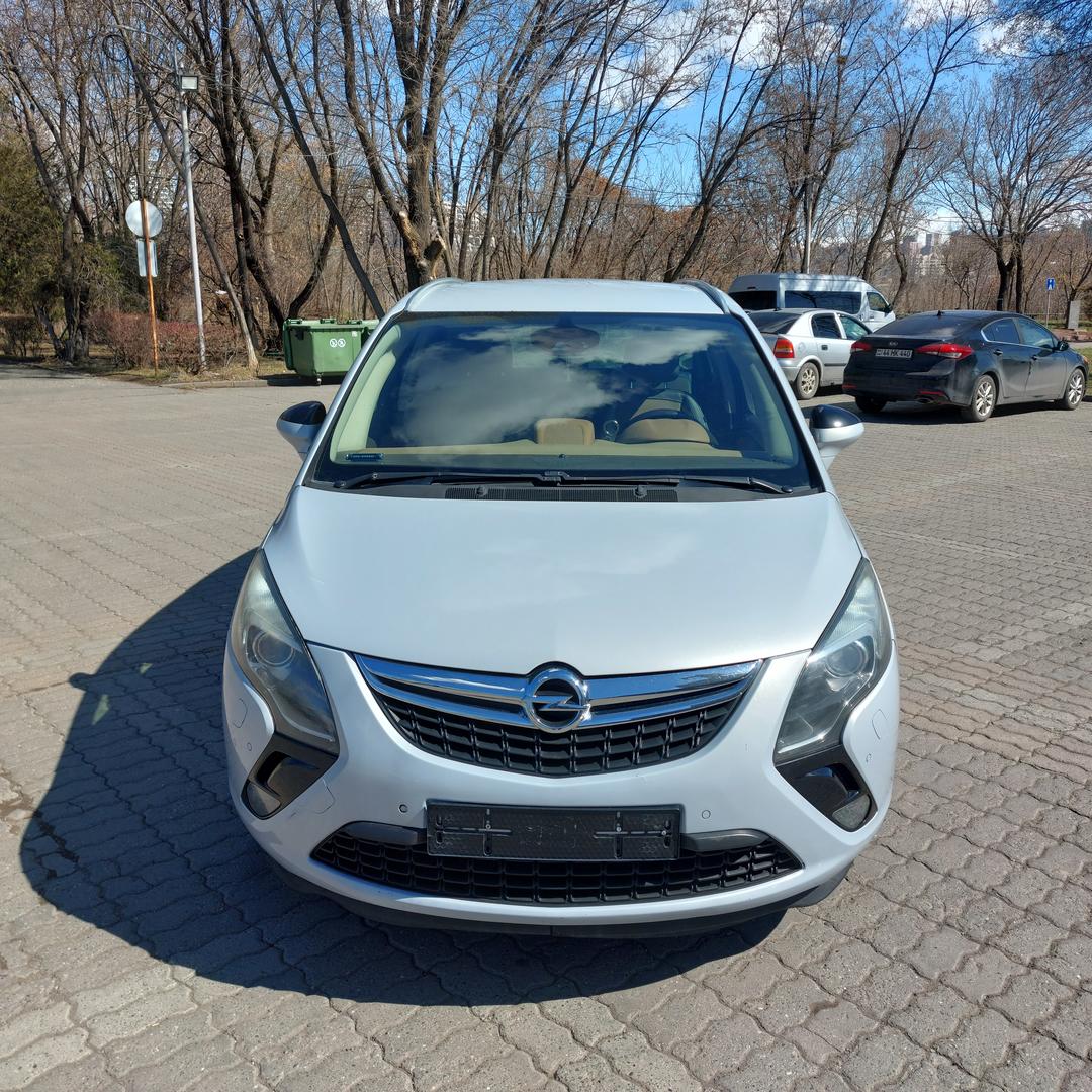 Opel Zafira 2014 — photo 2