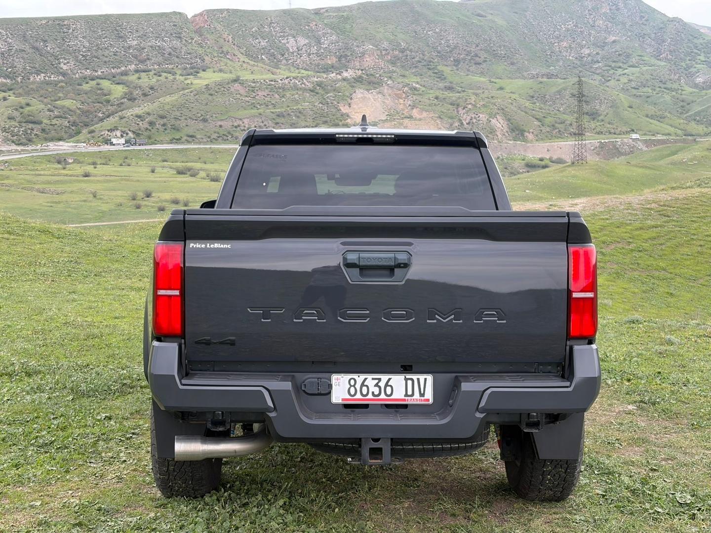 Toyota Tacoma 2024 — photo 2