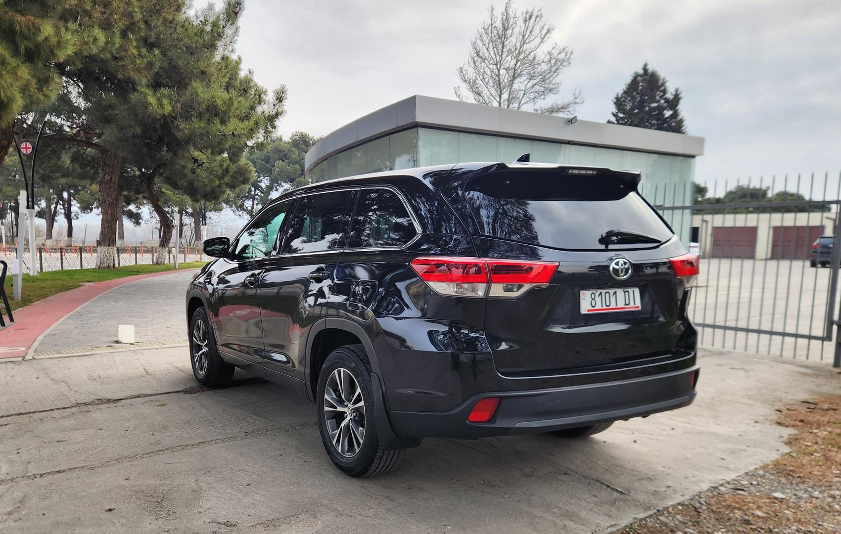 Toyota Highlander 2018 — photo 2