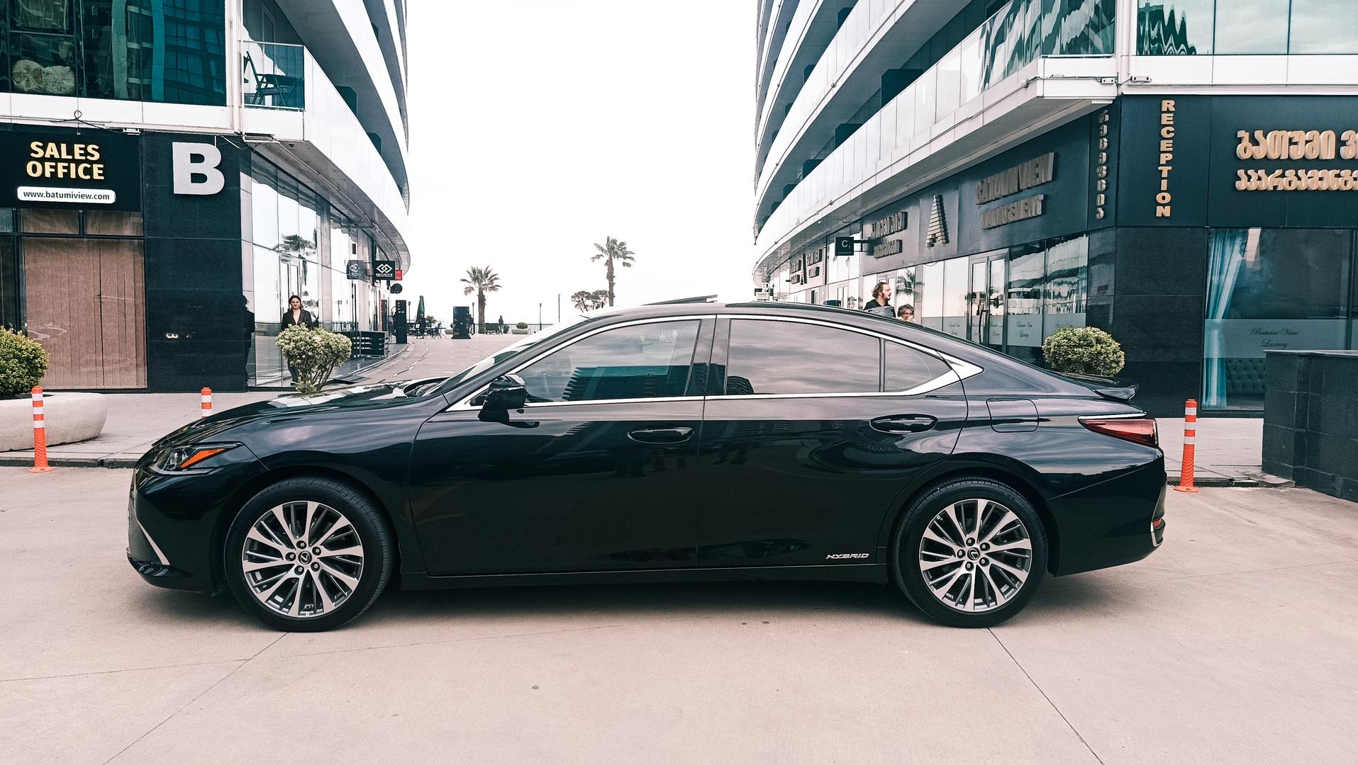 Lexus ES 300 2021 — photo 2