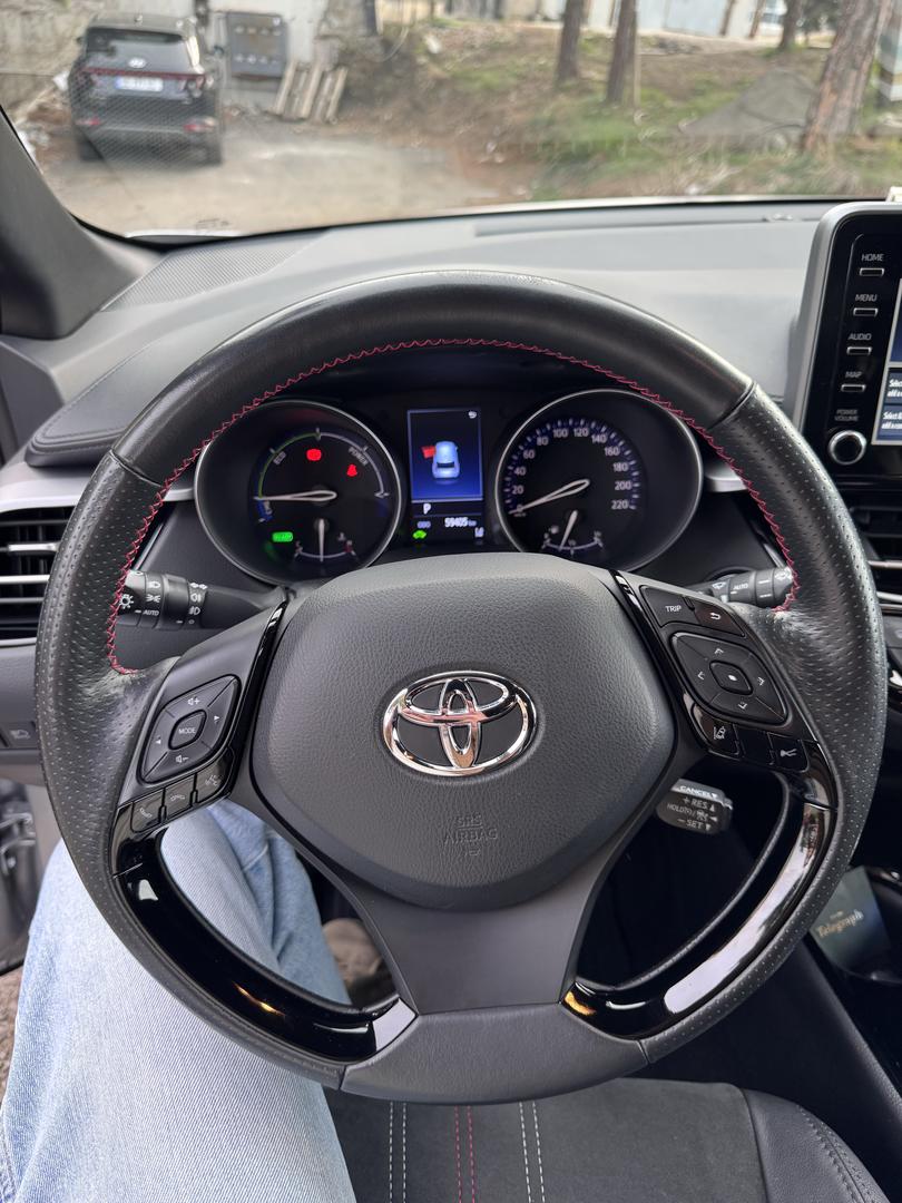 Toyota C-HR 2022 — photo 2