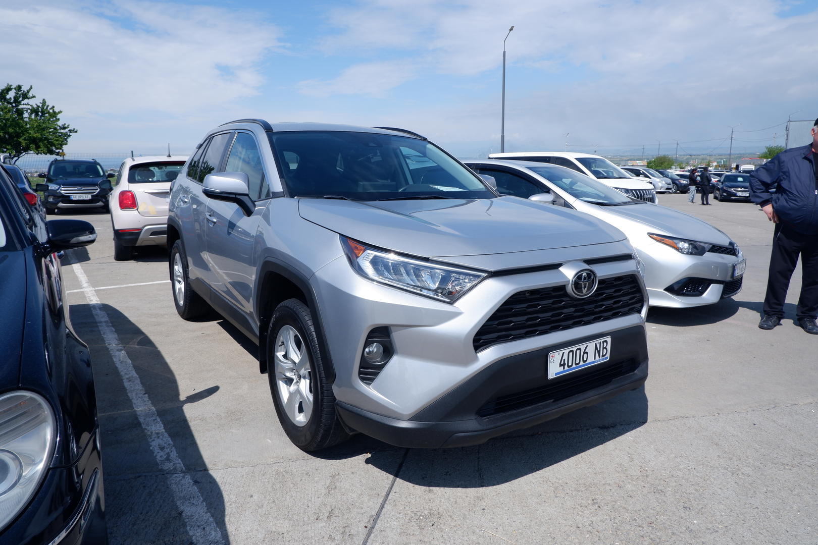 Toyota RAV4 2021 — photo 2