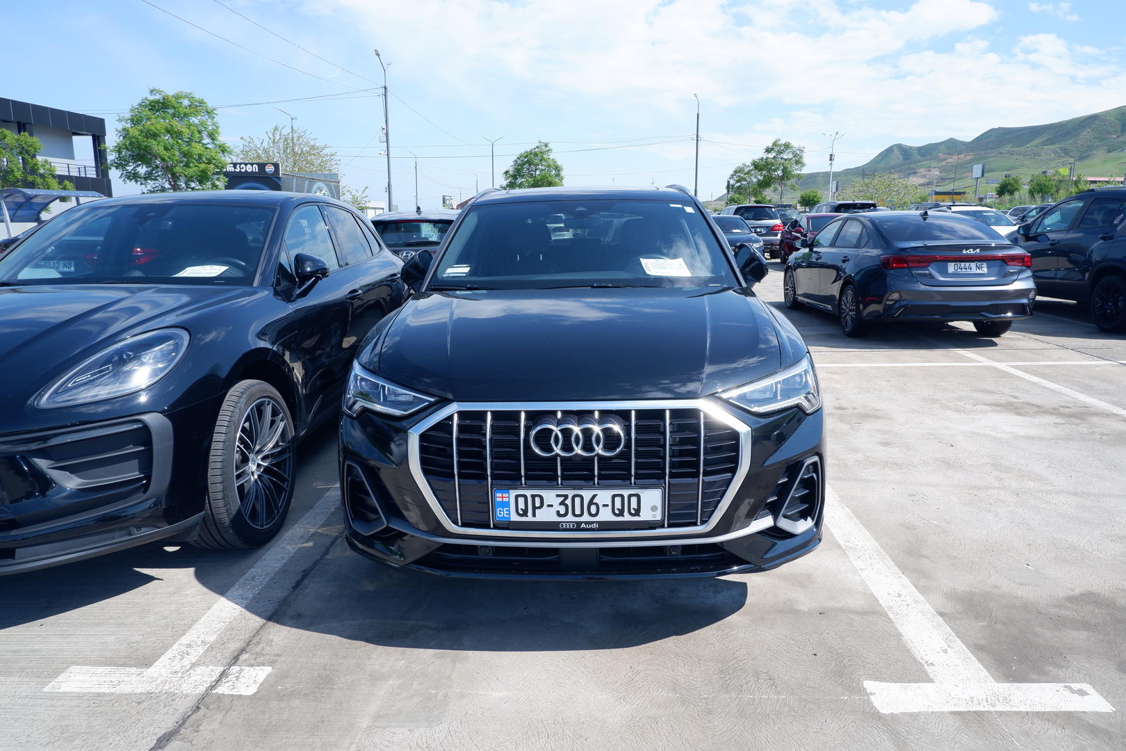 Audi Q3 2022 — photo 2