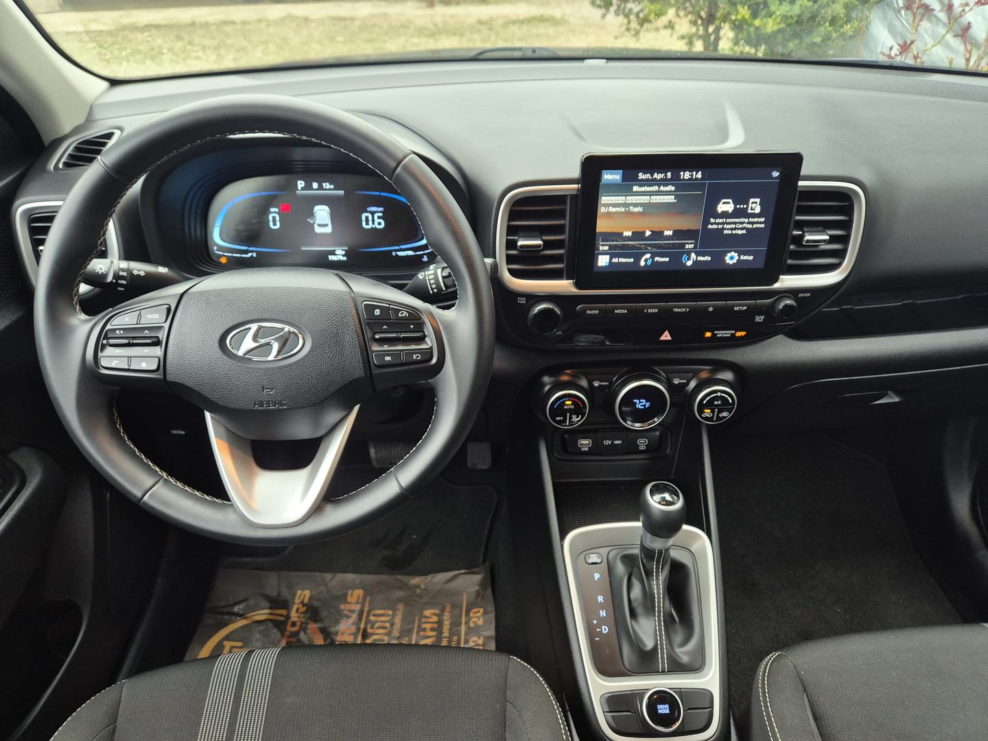 Hyundai Venue 2023 — photo 2