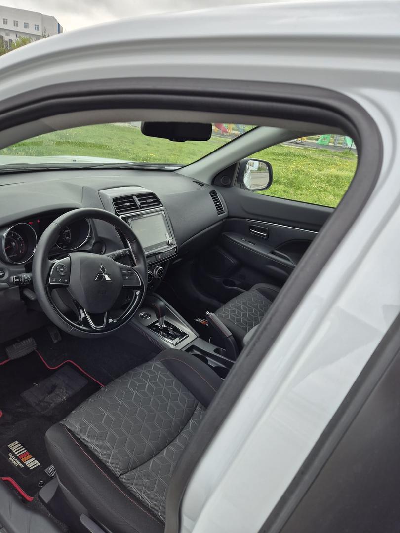 Mitsubishi Outlander Sport 2023 — photo 2