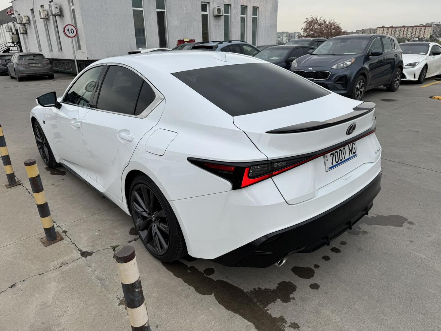 Lexus IS 350 2025 — photo 2