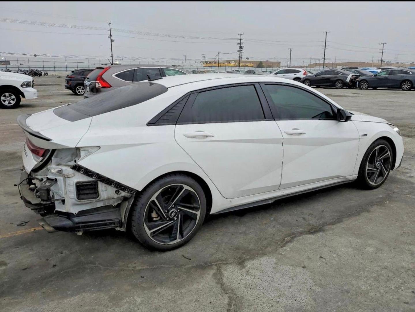 Hyundai Elantra 2023 — photo 2
