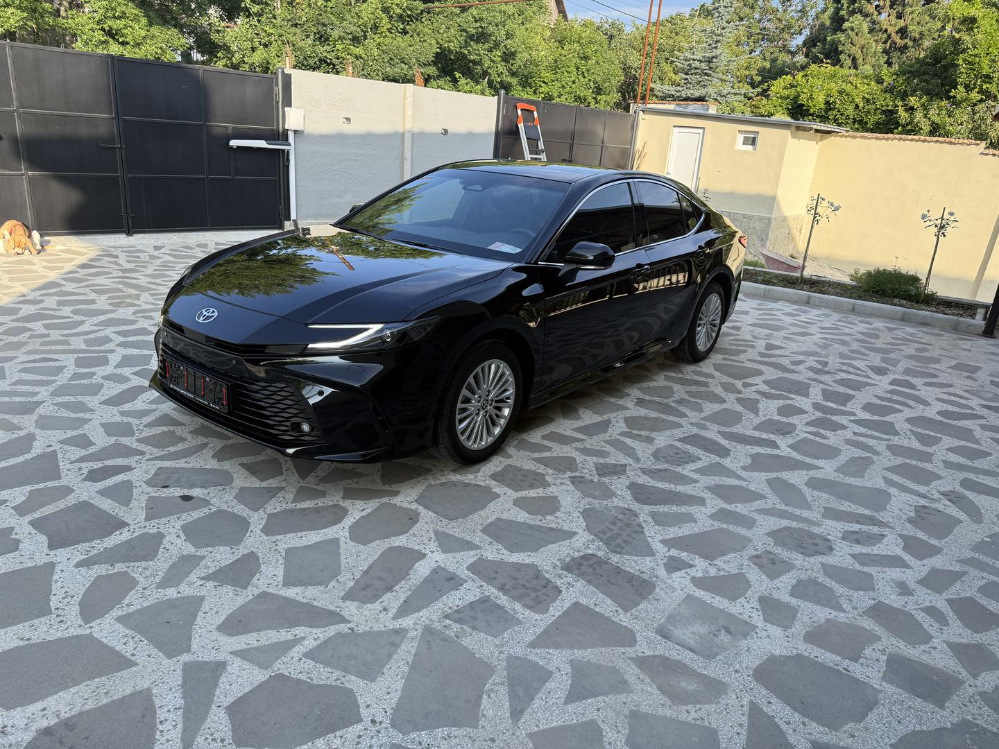 Toyota Camry 2024 — photo 2