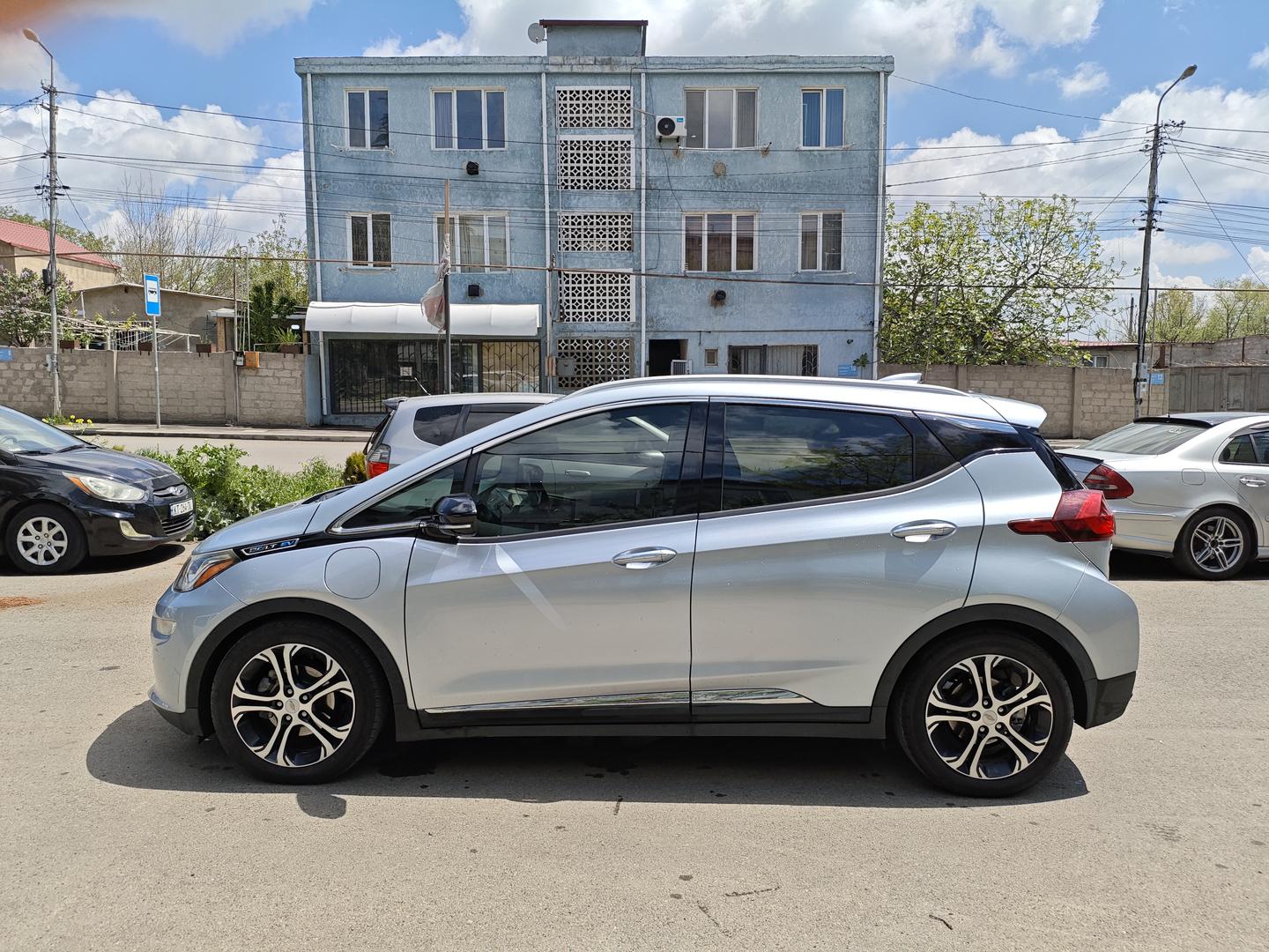 Chevrolet Bolt EV 2017 — photo 2