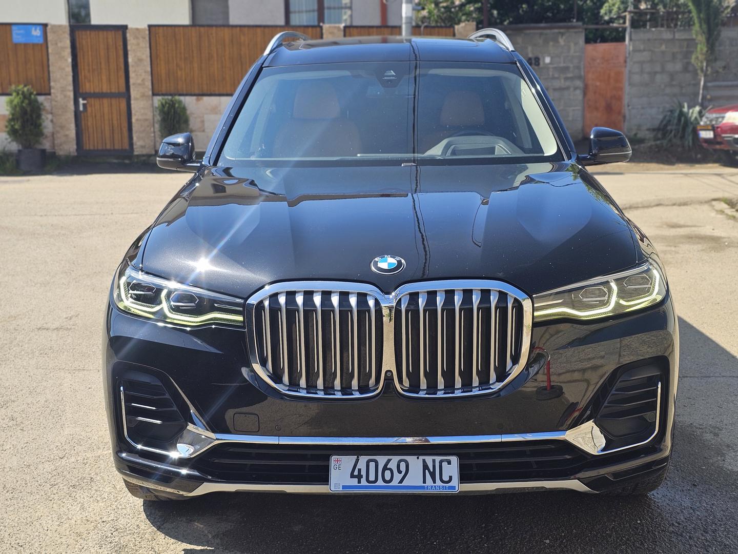 BMW X7 2021 — photo 2