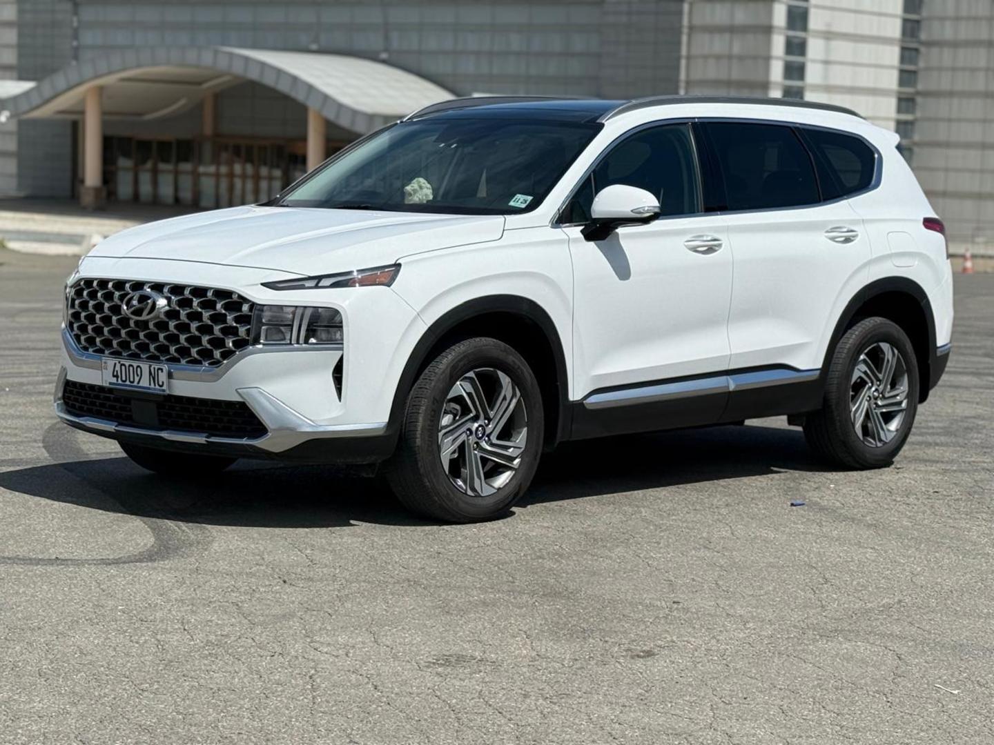 Hyundai Santa Fe 2023 — photo 2