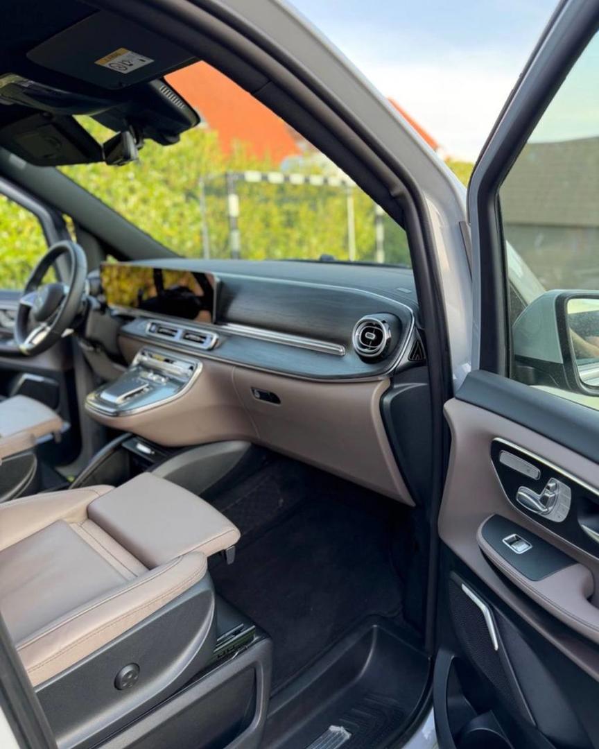 Mercedes-Benz V300 2025 — photo 2