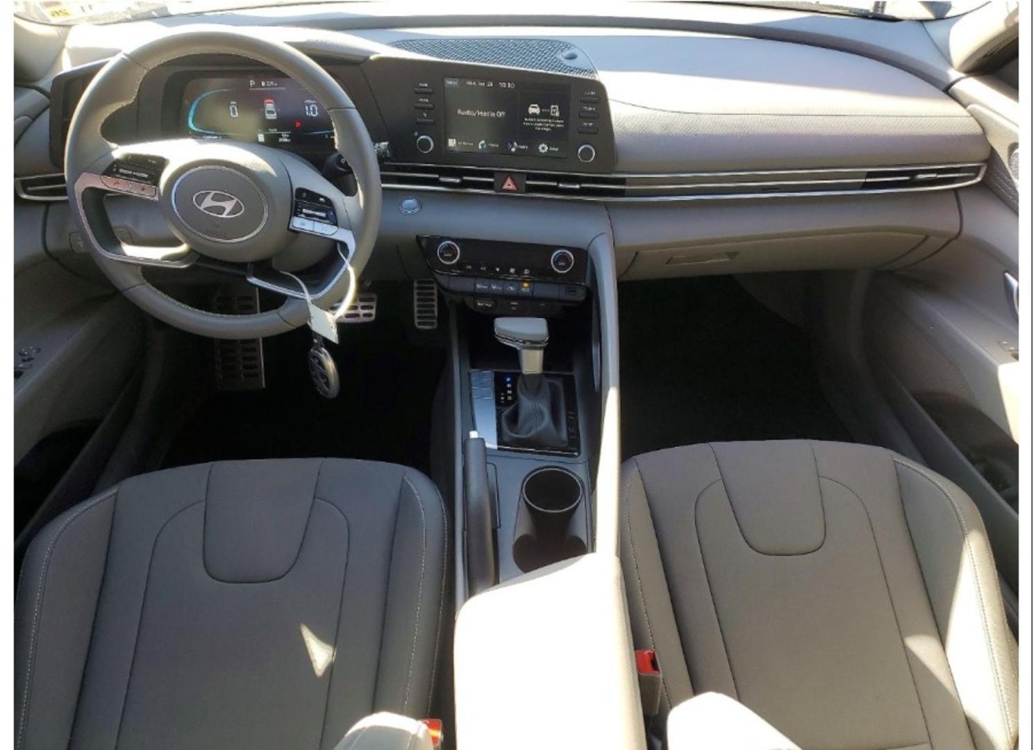 Hyundai Elantra 2025 — photo 2