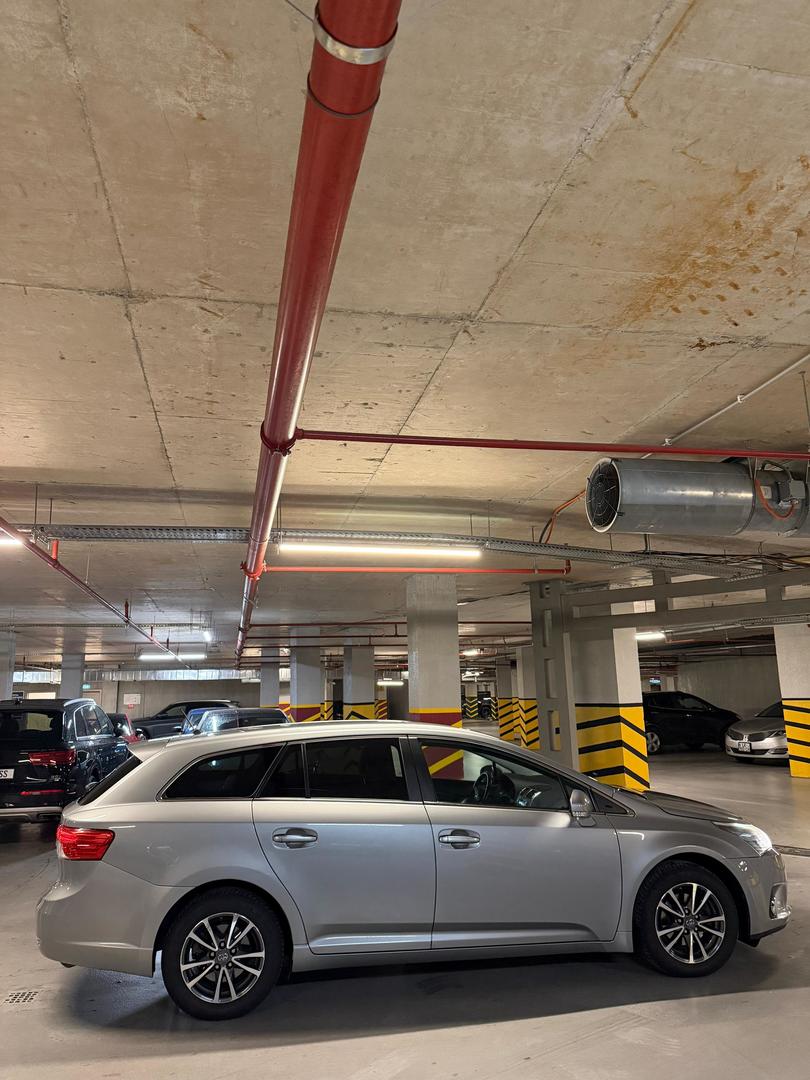 Toyota Avensis 2014 — photo 2