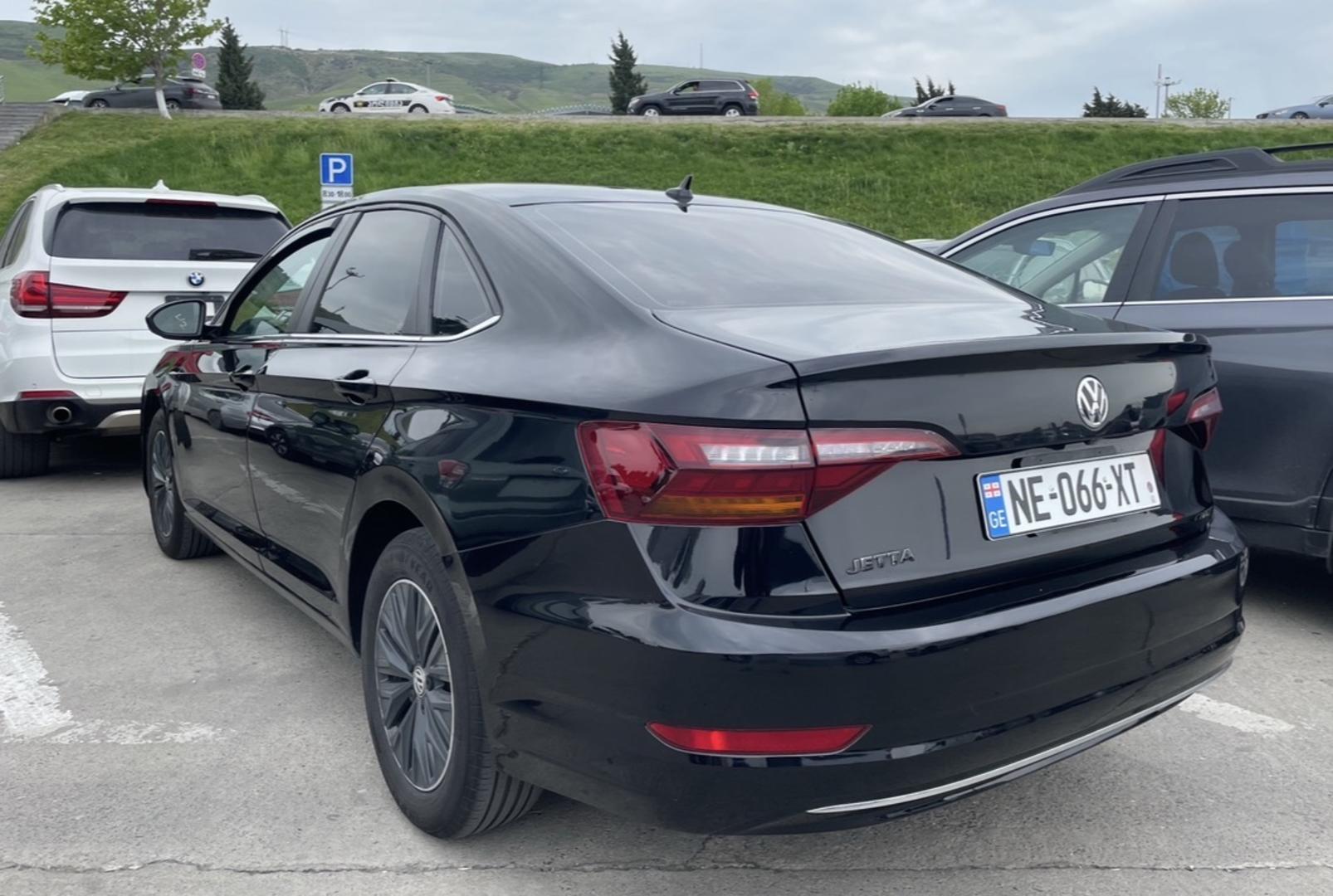 Volkswagen Jetta 2019 — photo 2