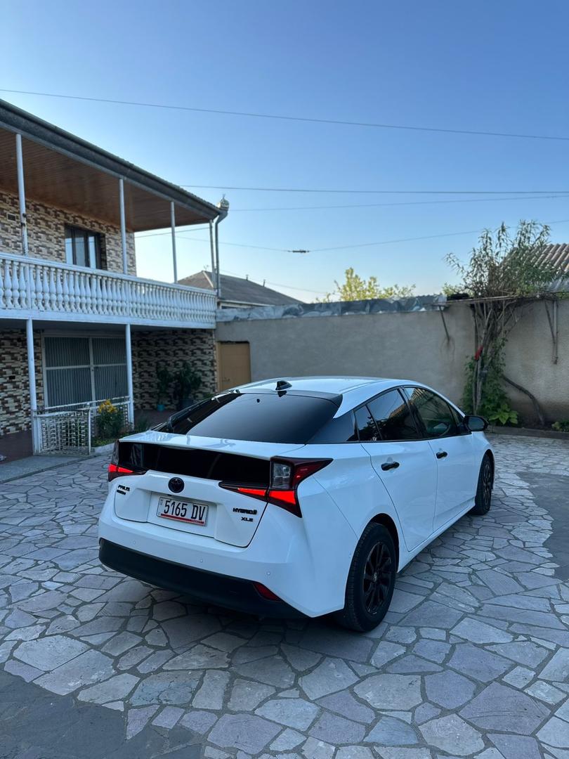 Toyota Prius 2022 — photo 2