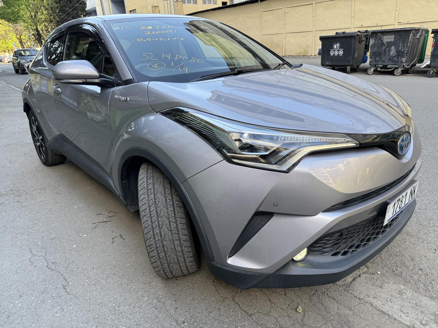 Toyota C-HR 2016 — photo 2