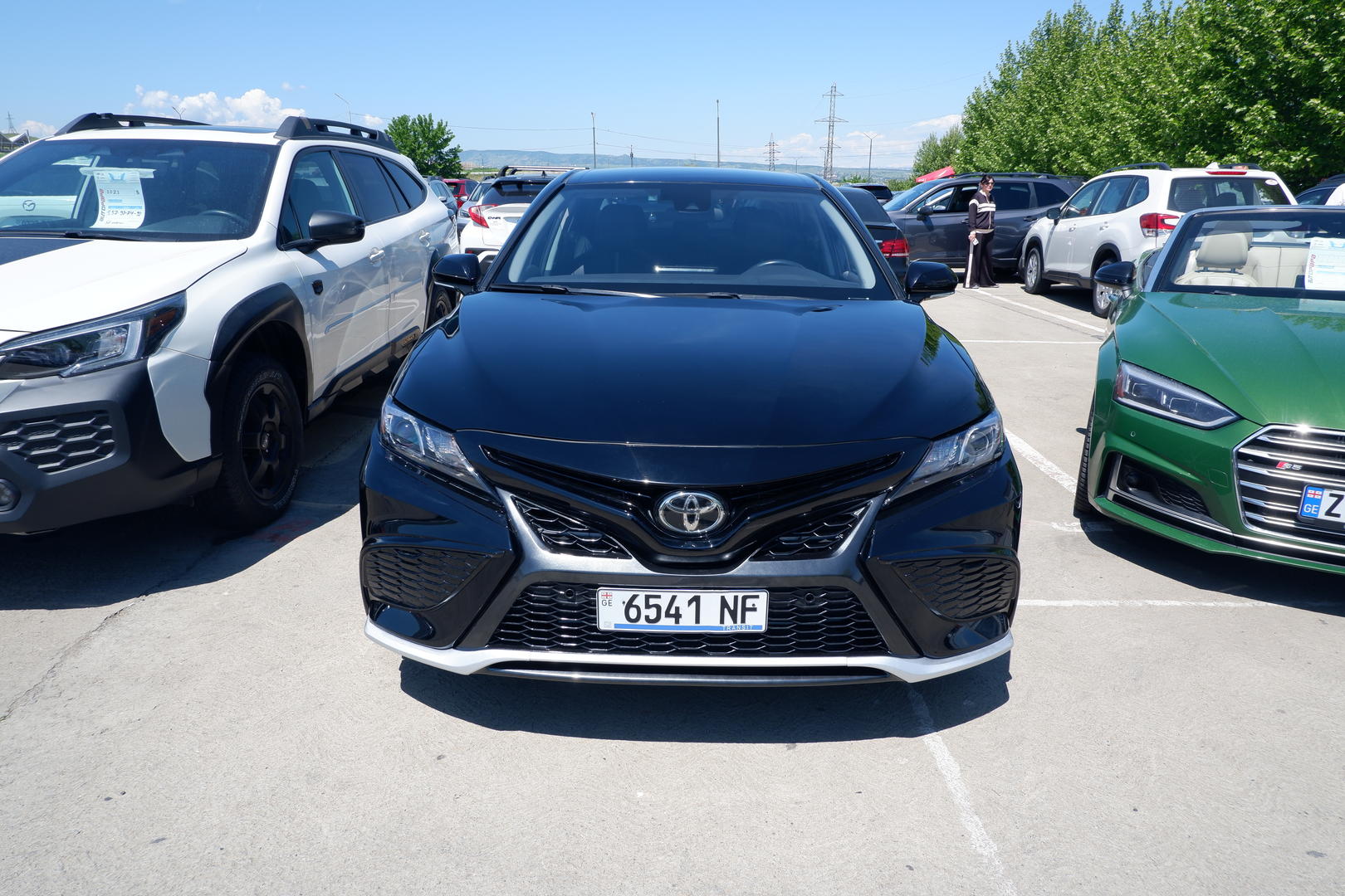 Toyota Camry 2022 — photo 2
